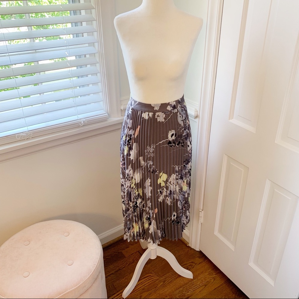 Accordion pleated midi skirt - Picture 4 of 7